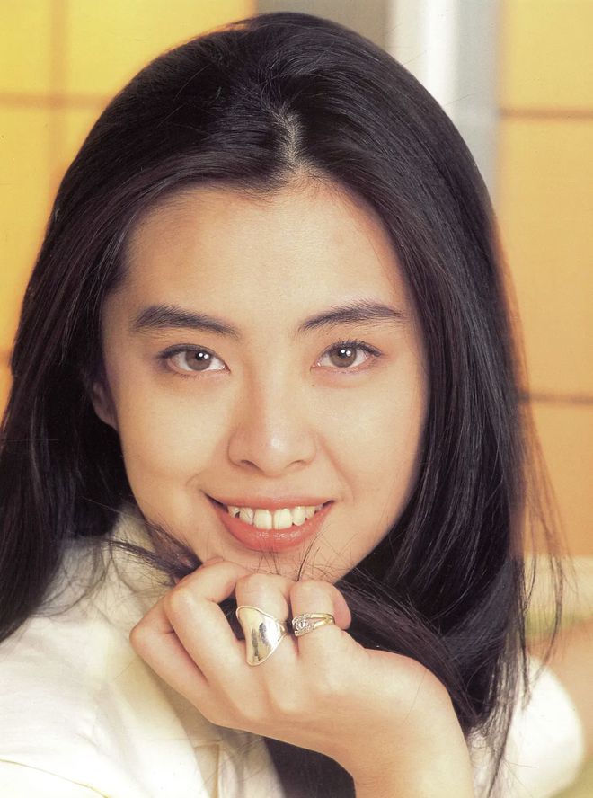 住了16年的王祖贤她的钱都是从何而来凯发K8旗舰厅不工作不拍戏在温哥华(图10)