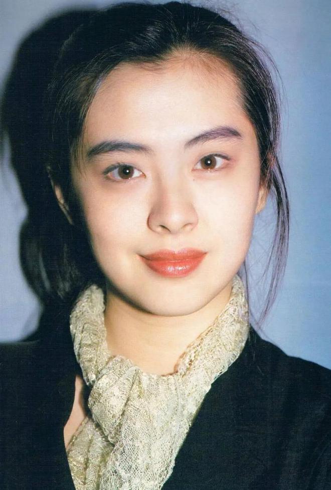 住了16年的王祖贤她的钱都是从何而来凯发K8旗舰厅不工作不拍戏在温哥华(图8)