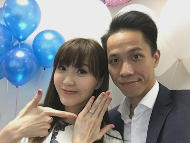 貌曝光基因强大甜美笑容同妈咪饼印一样凯发K8国际吴若希极罕让8岁囡囡容(图2)